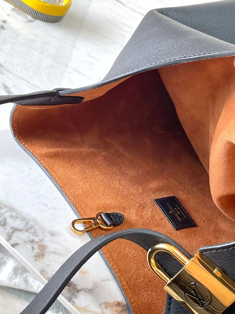 Louis Vuitton Hobo Bags